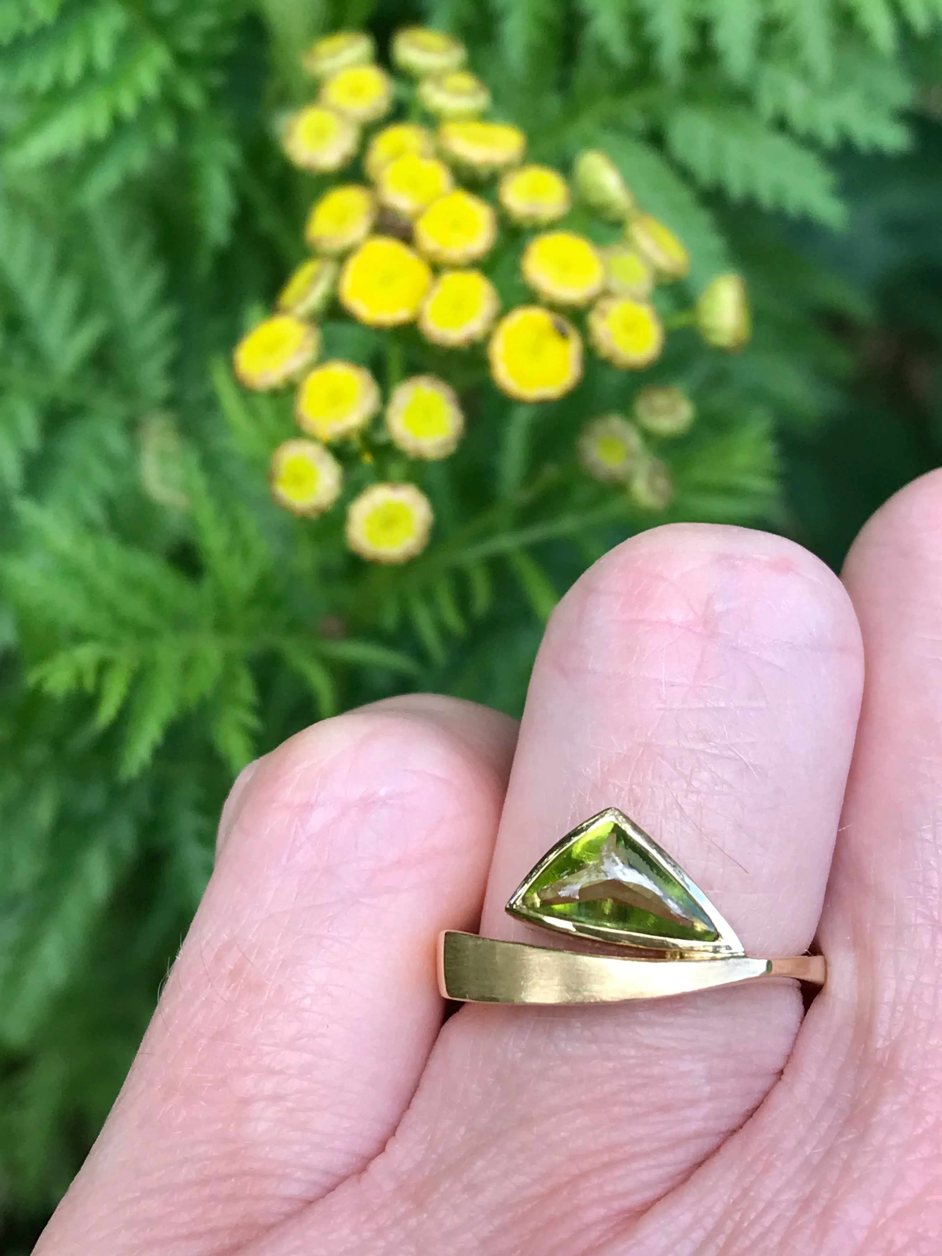 18ct yellow gold triangular shaped peridot ring