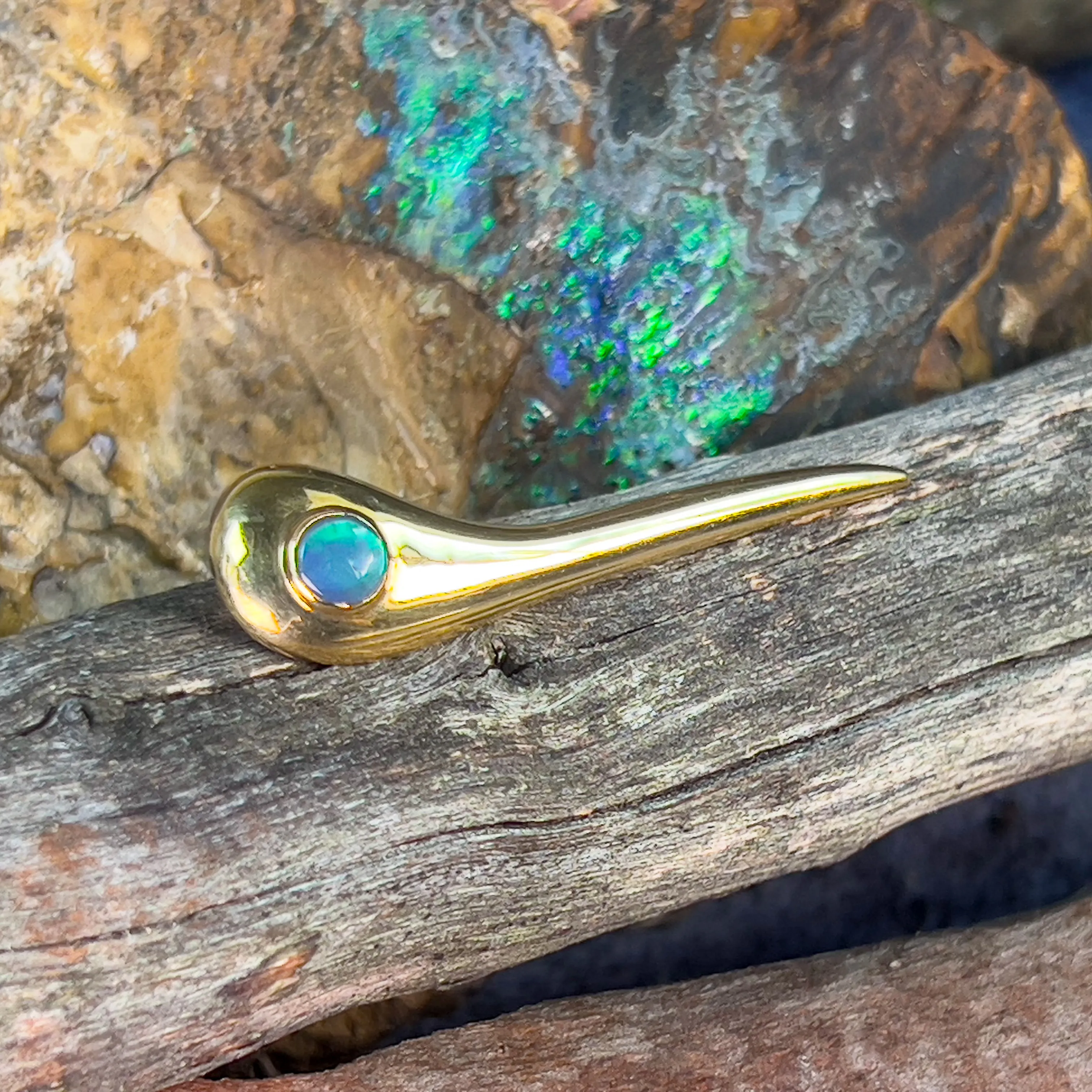 18kt Yellow Gold Black Opal brooch green flash