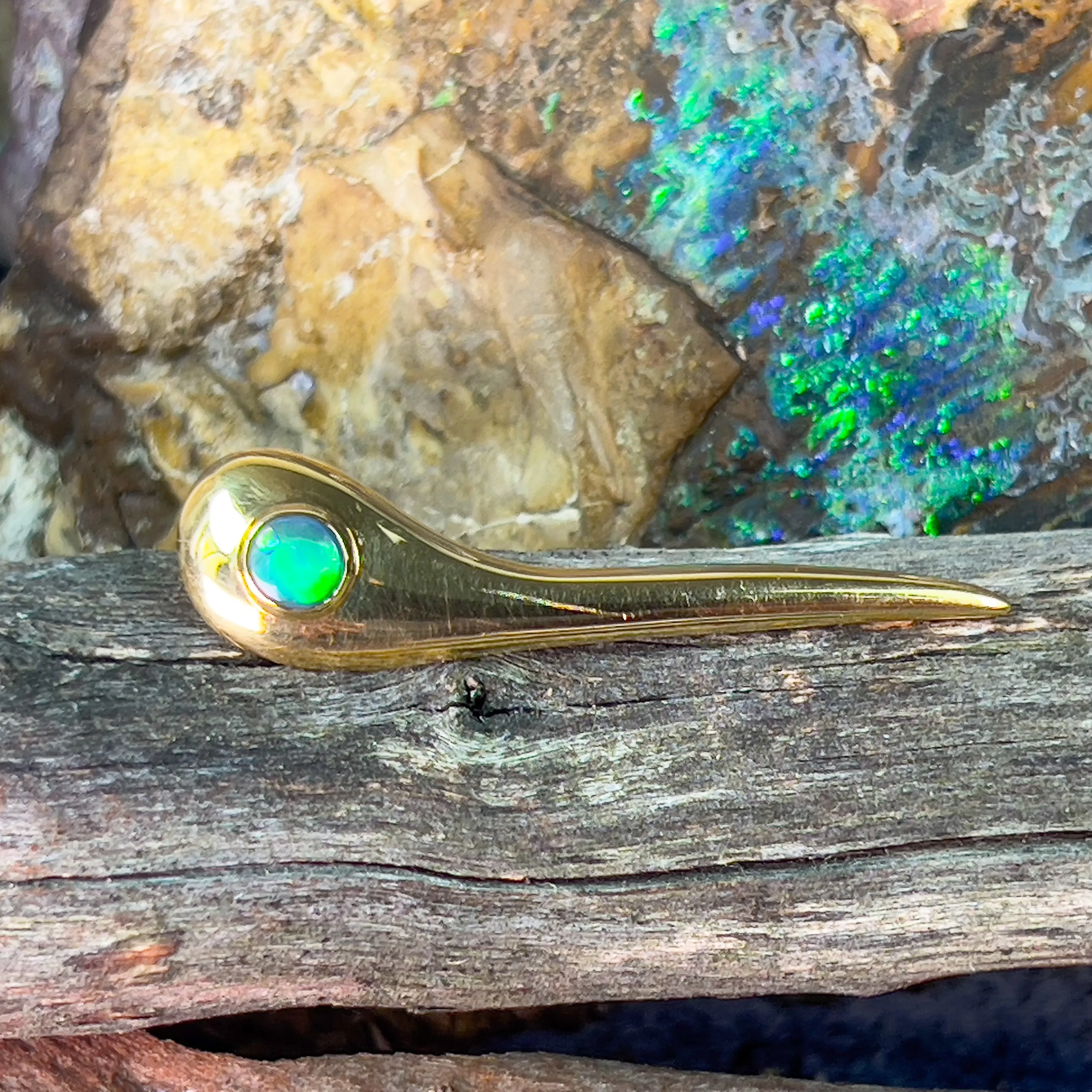 18kt Yellow Gold Black Opal brooch green flash