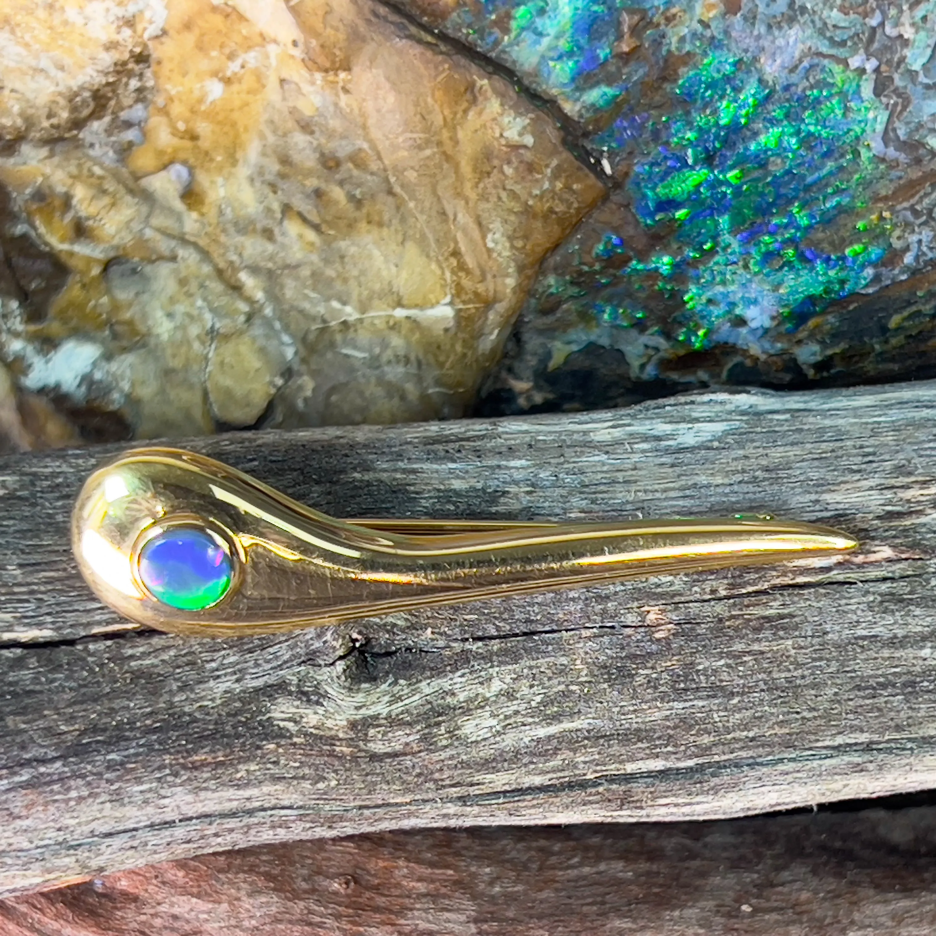 18kt Yellow Gold Black Opal brooch green flash