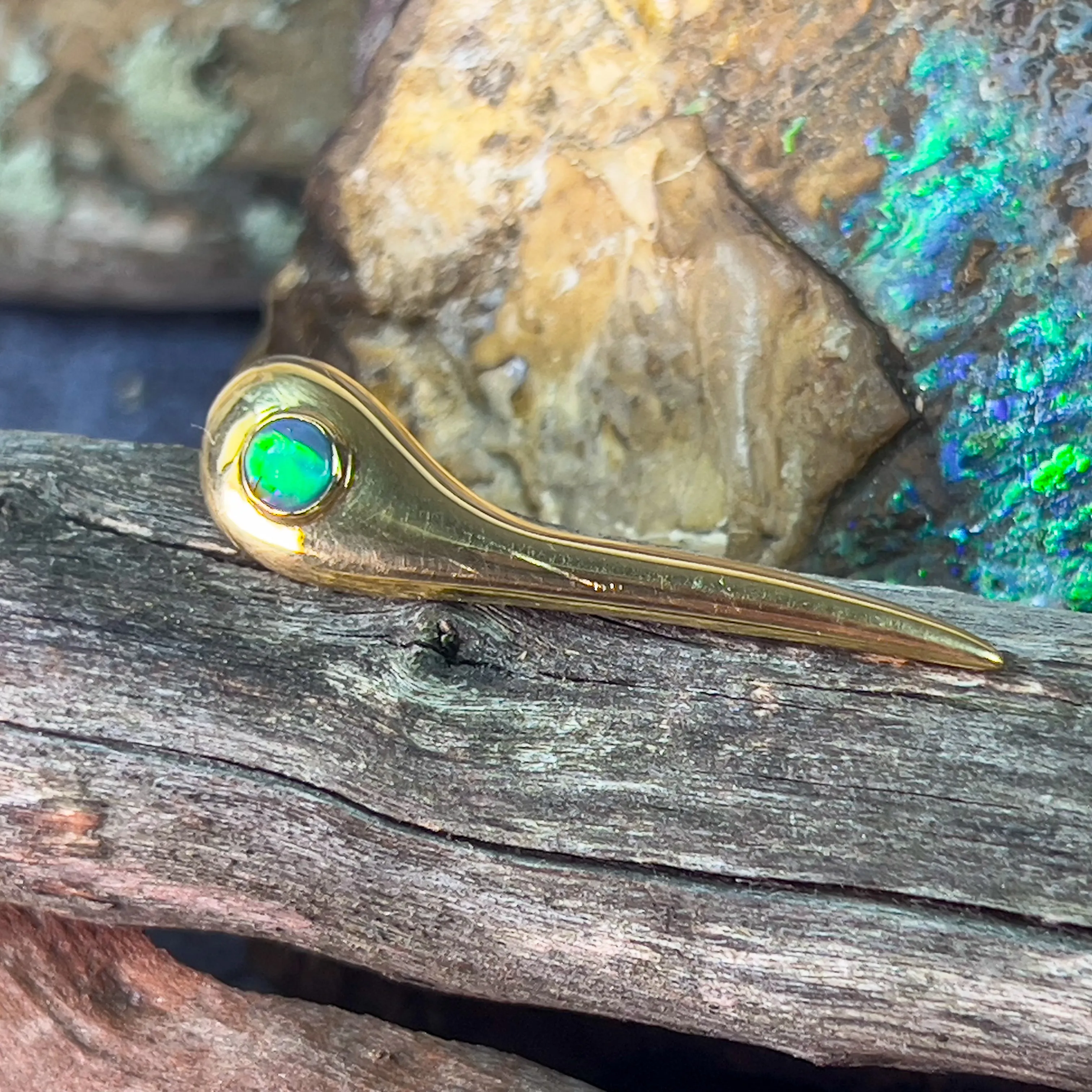 18kt Yellow Gold Black Opal brooch green flash