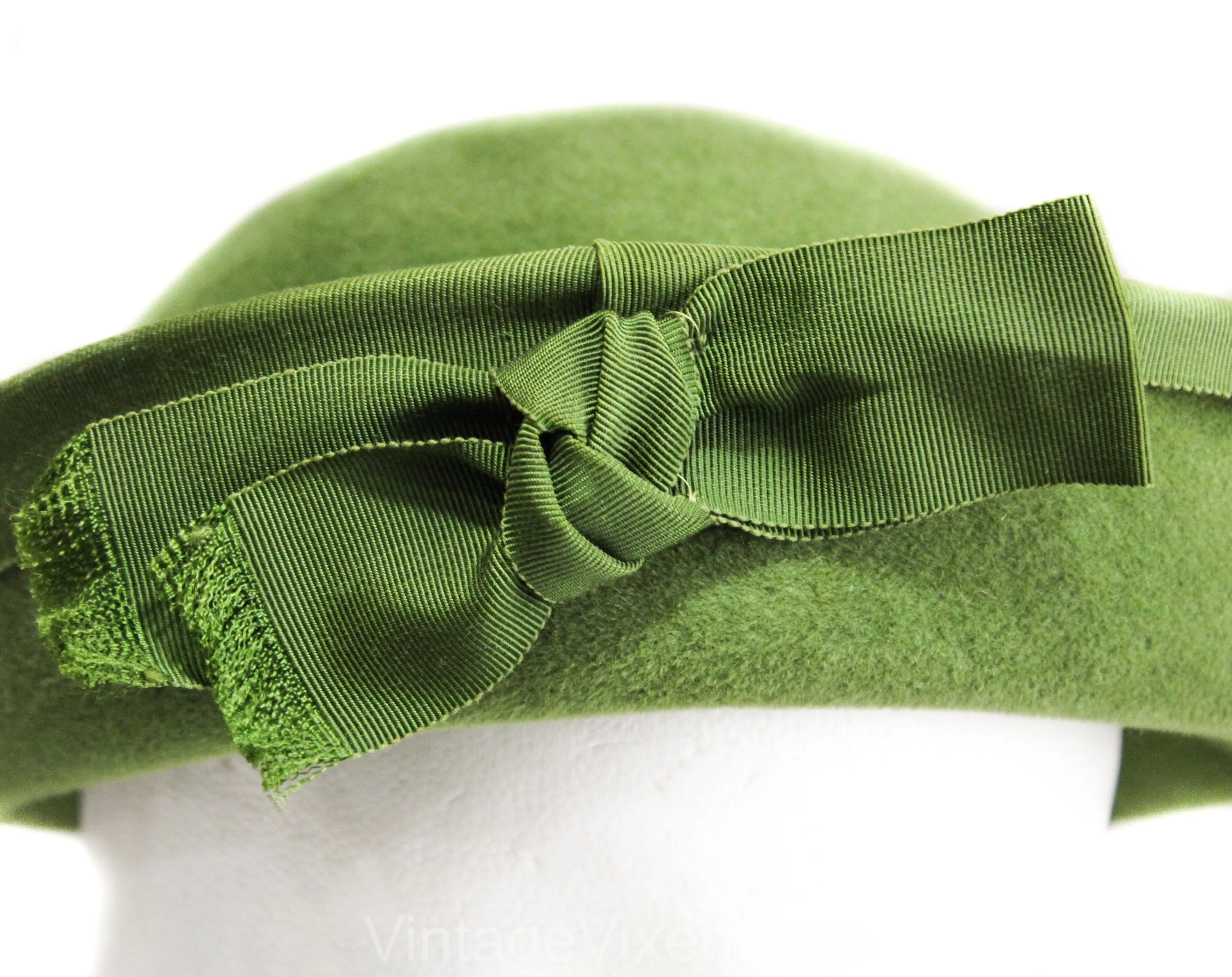 Charming 1960s Olive Hat - Avocado Green Velour Breton Bowl Hat with Grosgrain Bow - Audrey 60s Spring Fall Chic - Imported Fur Fiber