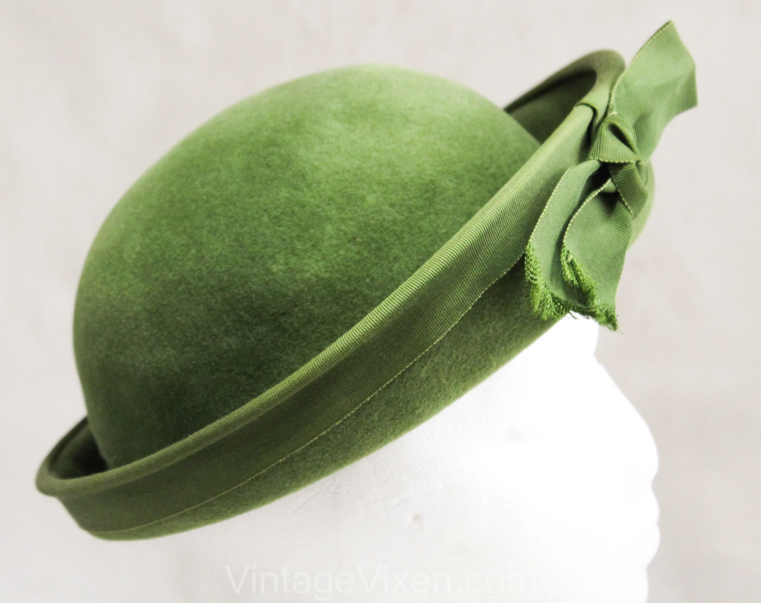 Charming 1960s Olive Hat - Avocado Green Velour Breton Bowl Hat with Grosgrain Bow - Audrey 60s Spring Fall Chic - Imported Fur Fiber