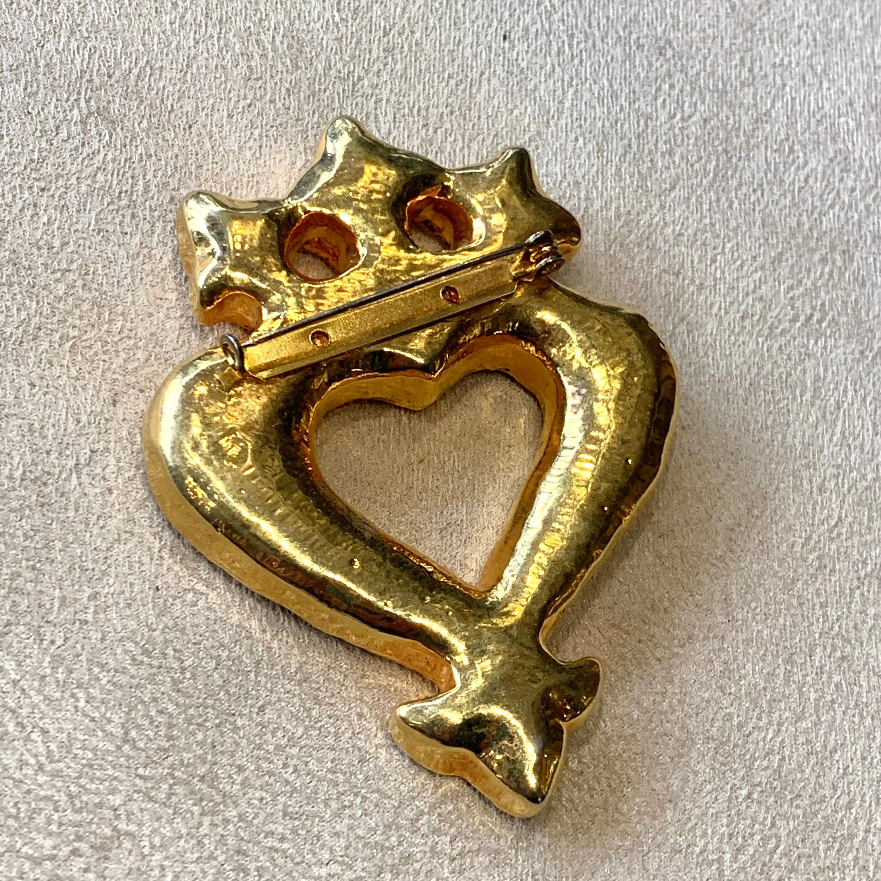 French Vintage heart crown brooch in Lacroix style