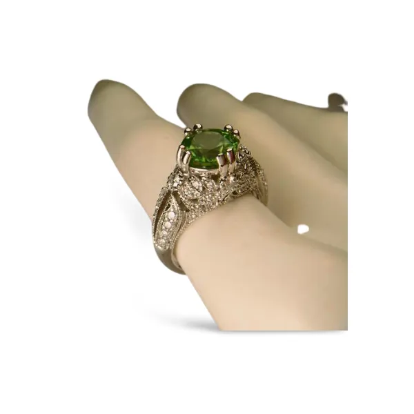 Gorgeous 18K White Gold Peridot Diamond Ring Band