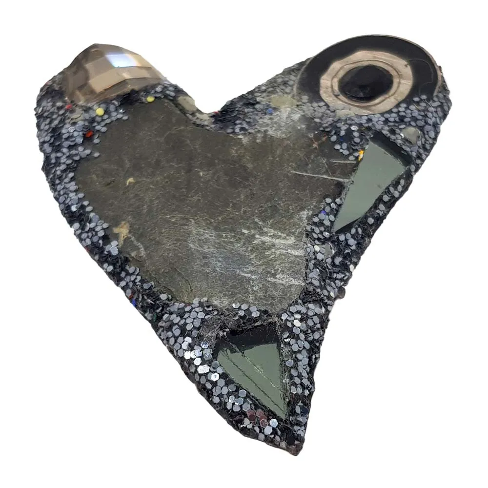 GREY HEART BROOCH - TENBY BEACH