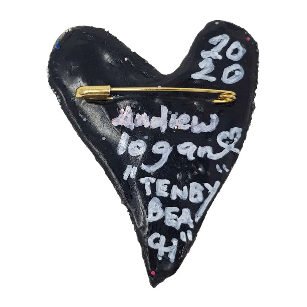 GREY HEART BROOCH - TENBY BEACH