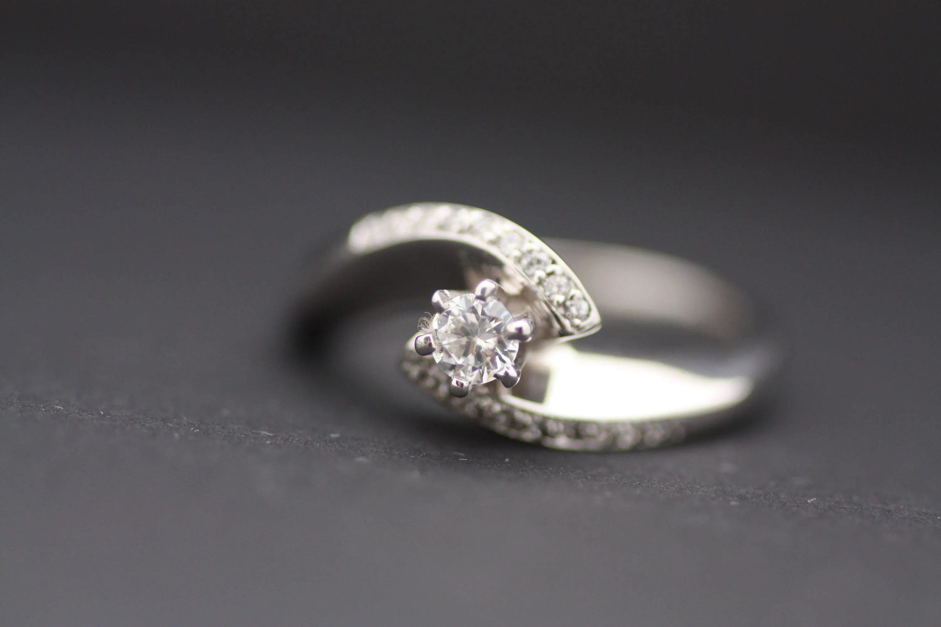 Halo, White Gold Diamond ring