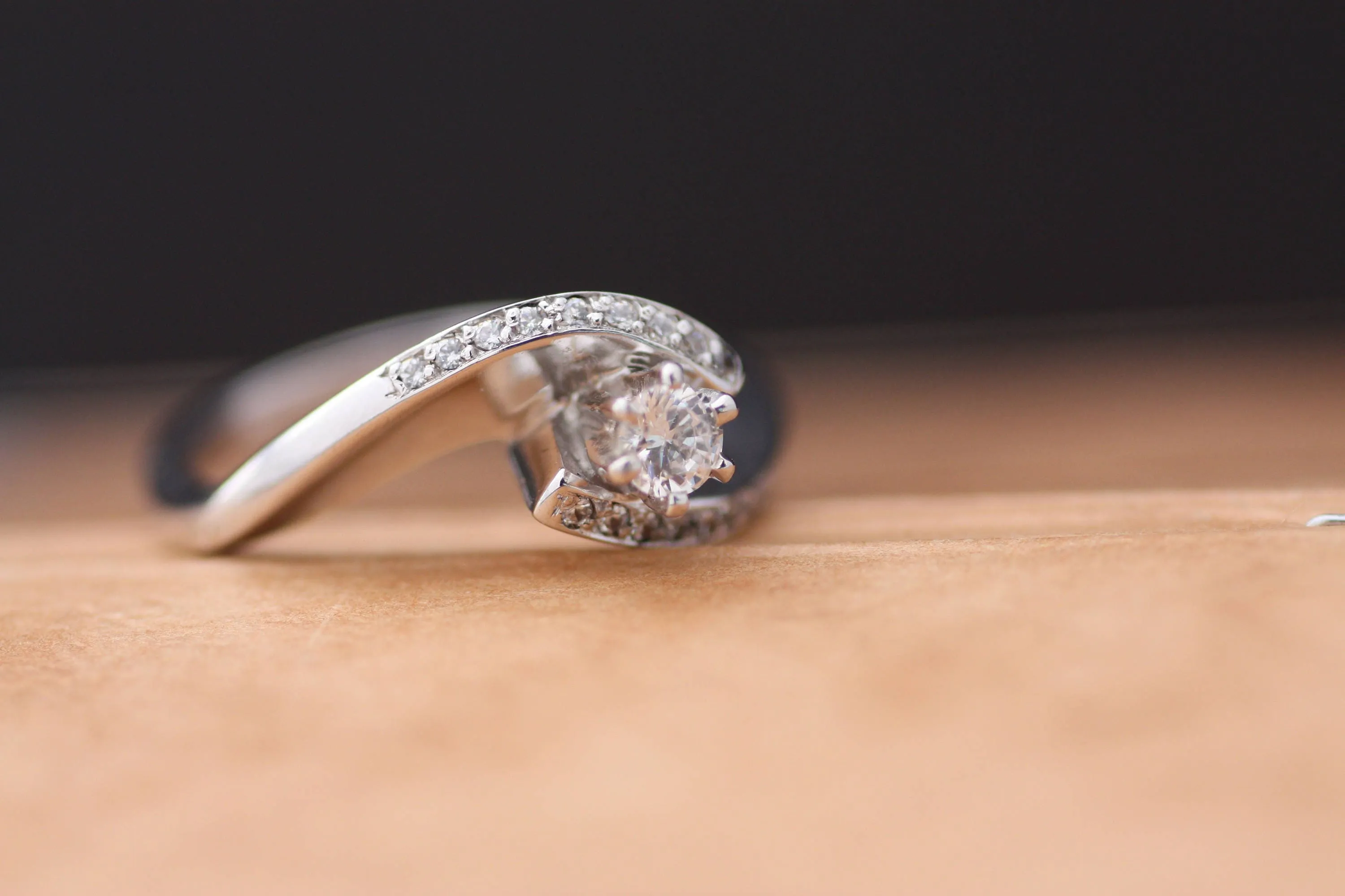Halo, White Gold Diamond ring