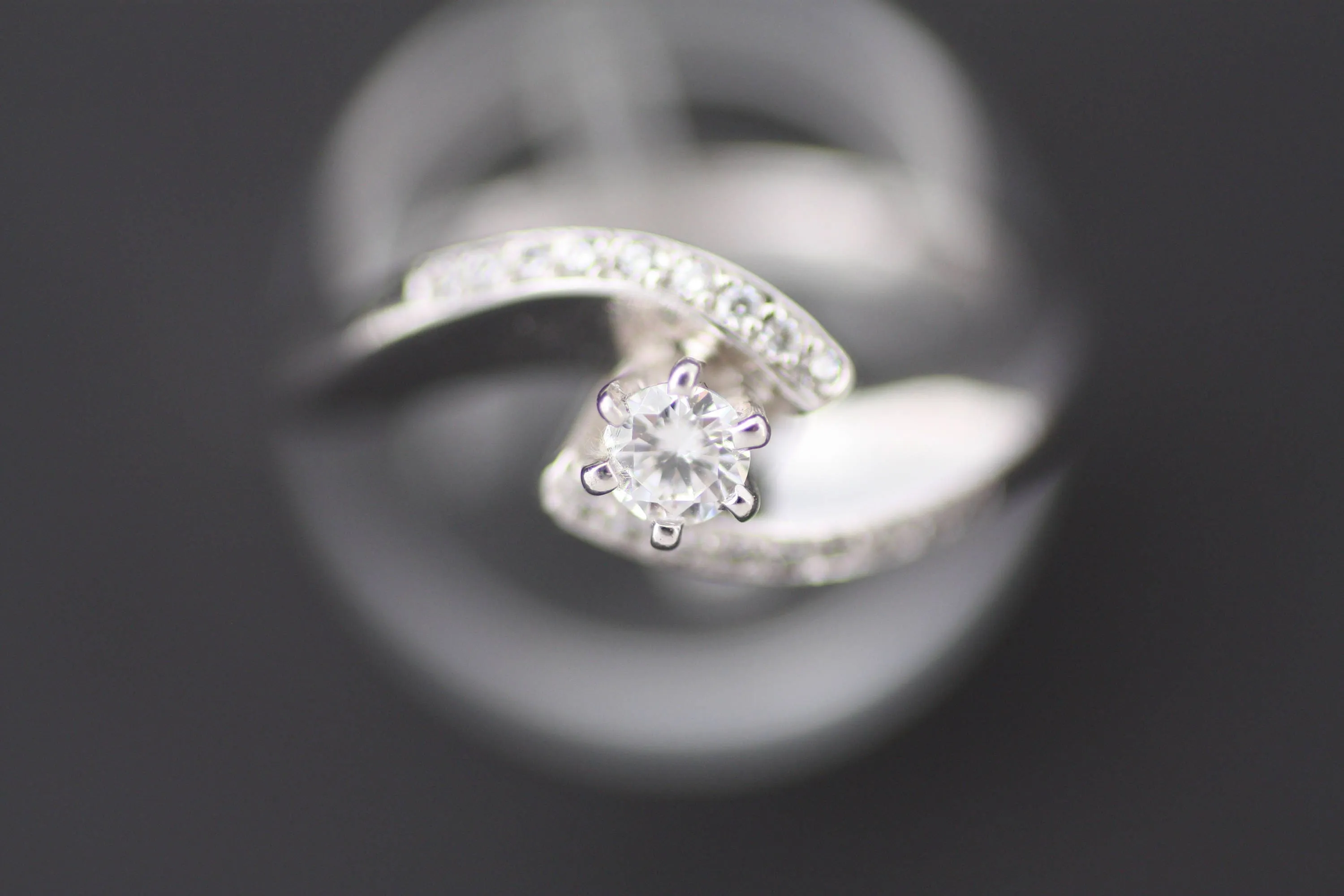 Halo, White Gold Diamond ring