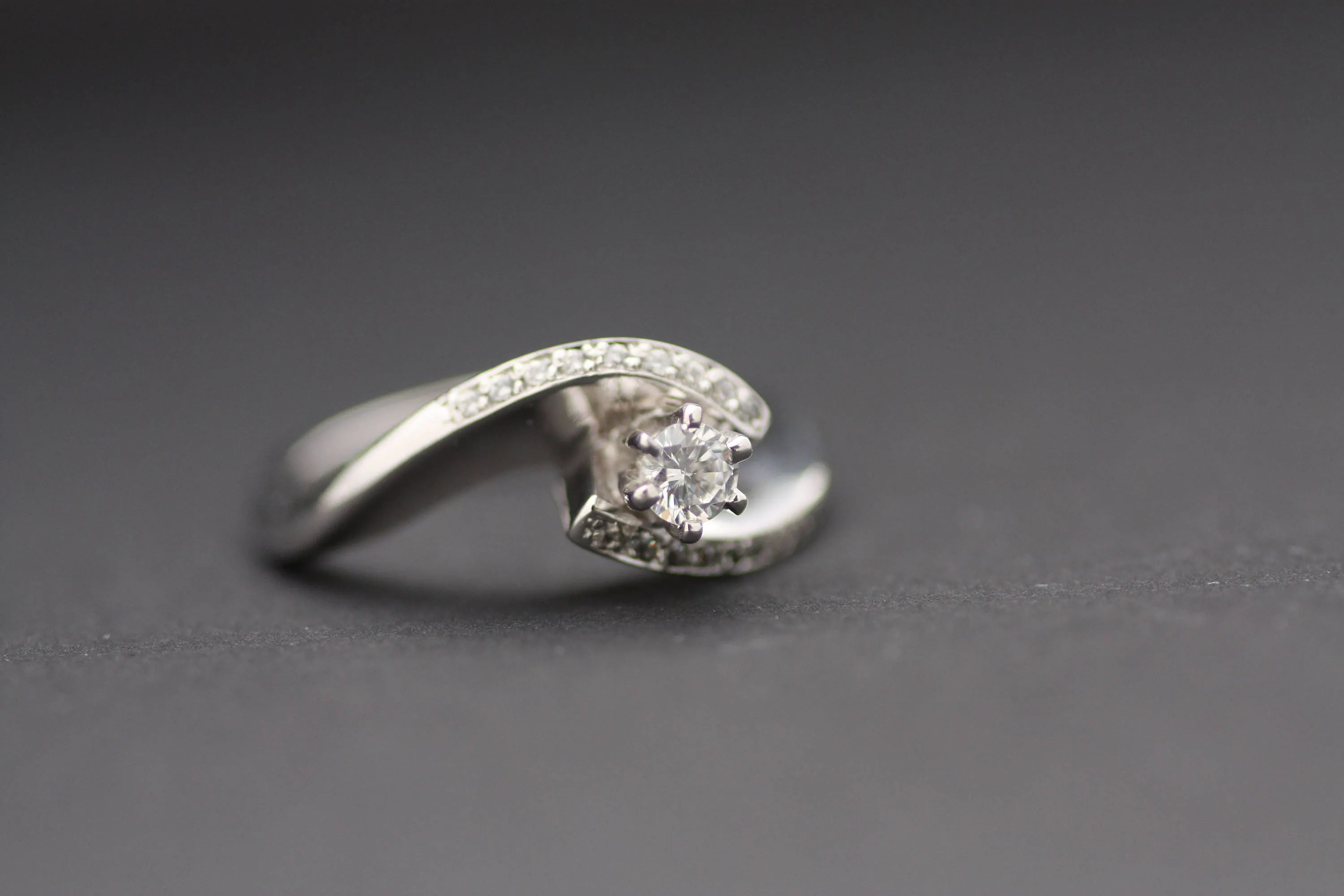 Halo, White Gold Diamond ring