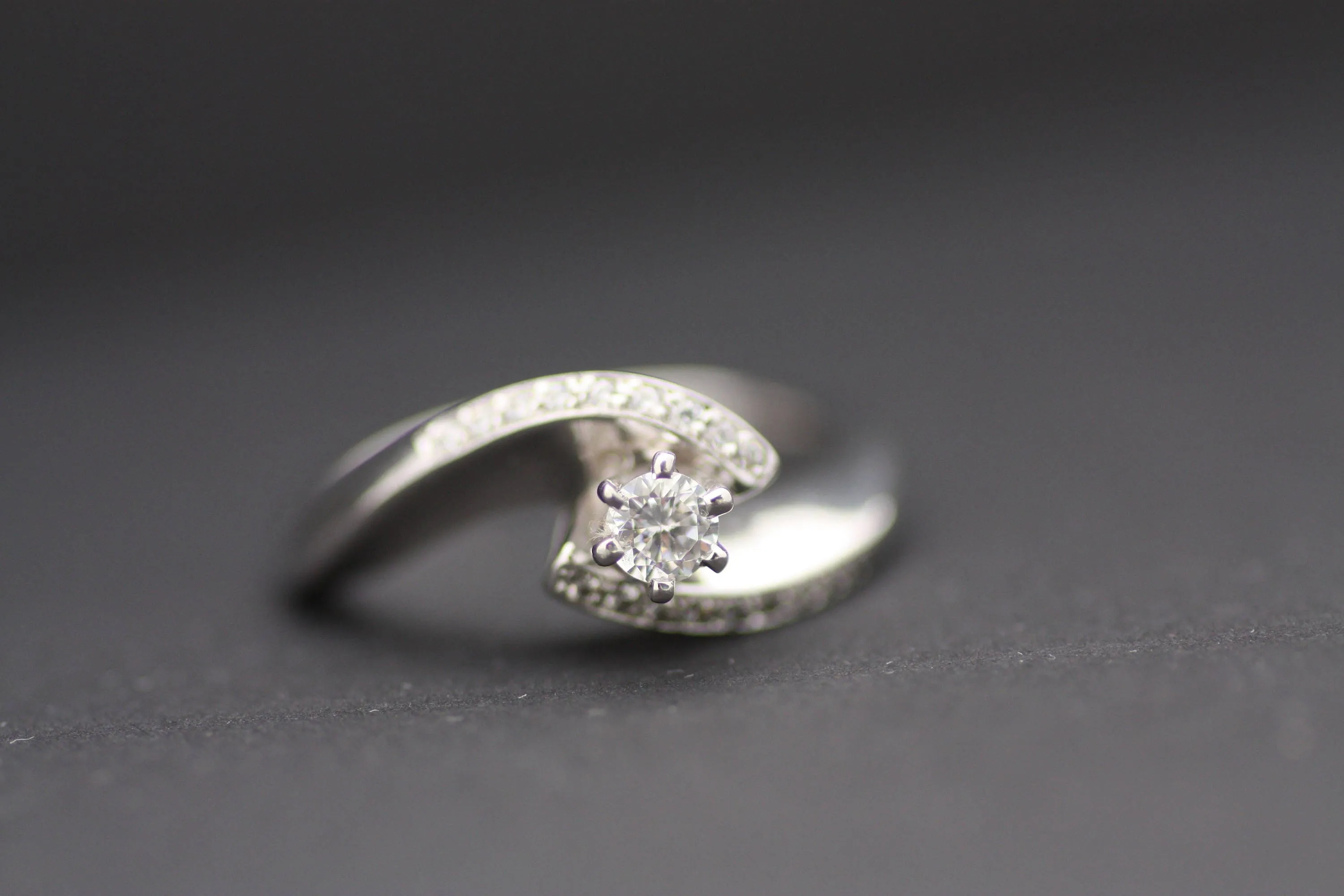 Halo, White Gold Diamond ring