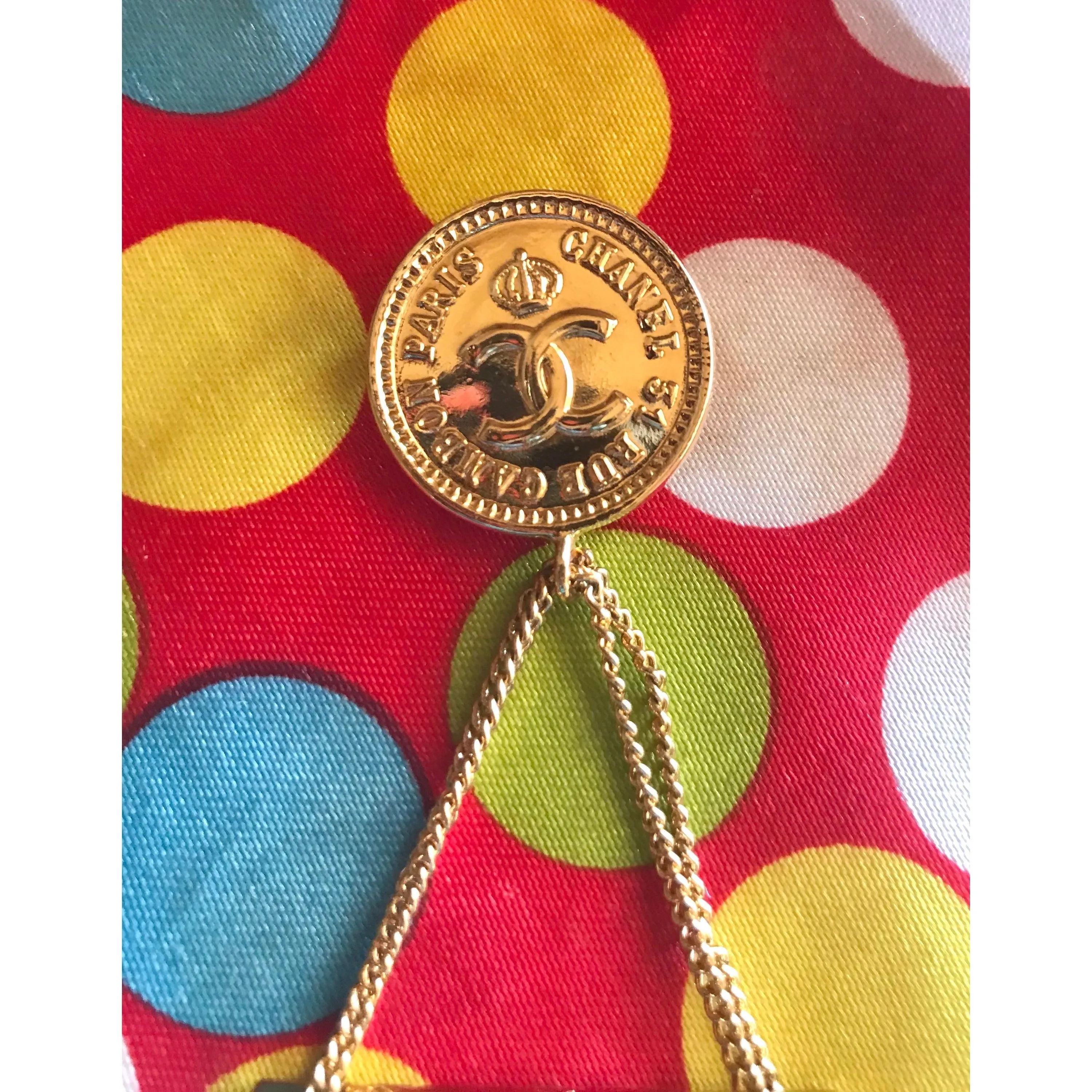 MINT. Vintage CHANEL Gold tone brooch with 2.55 classic purse and CC charms. Chic dangling brooch. Gorgeous masterpiece jewelry. 050406r4