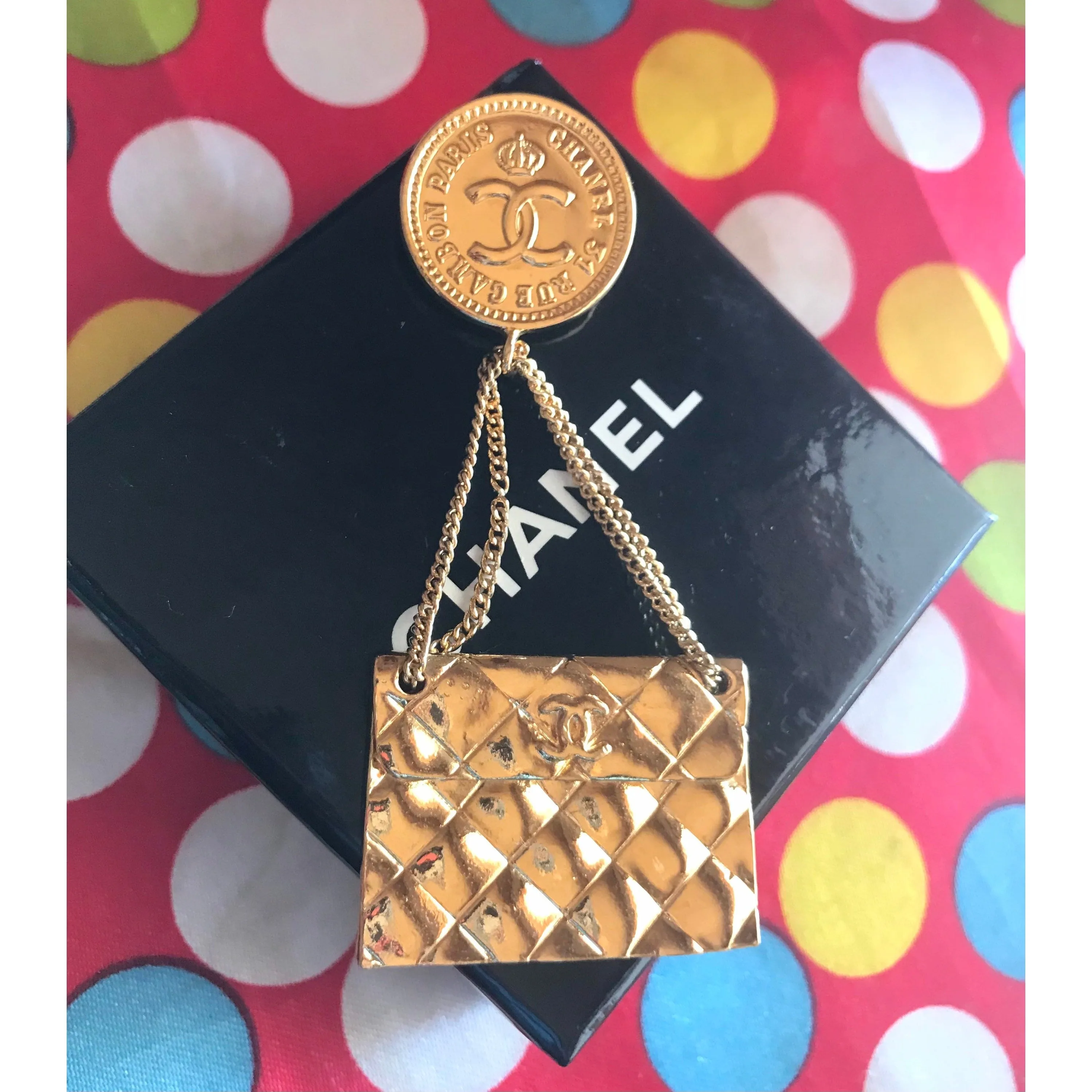MINT. Vintage CHANEL Gold tone brooch with 2.55 classic purse and CC charms. Chic dangling brooch. Gorgeous masterpiece jewelry. 050406r4