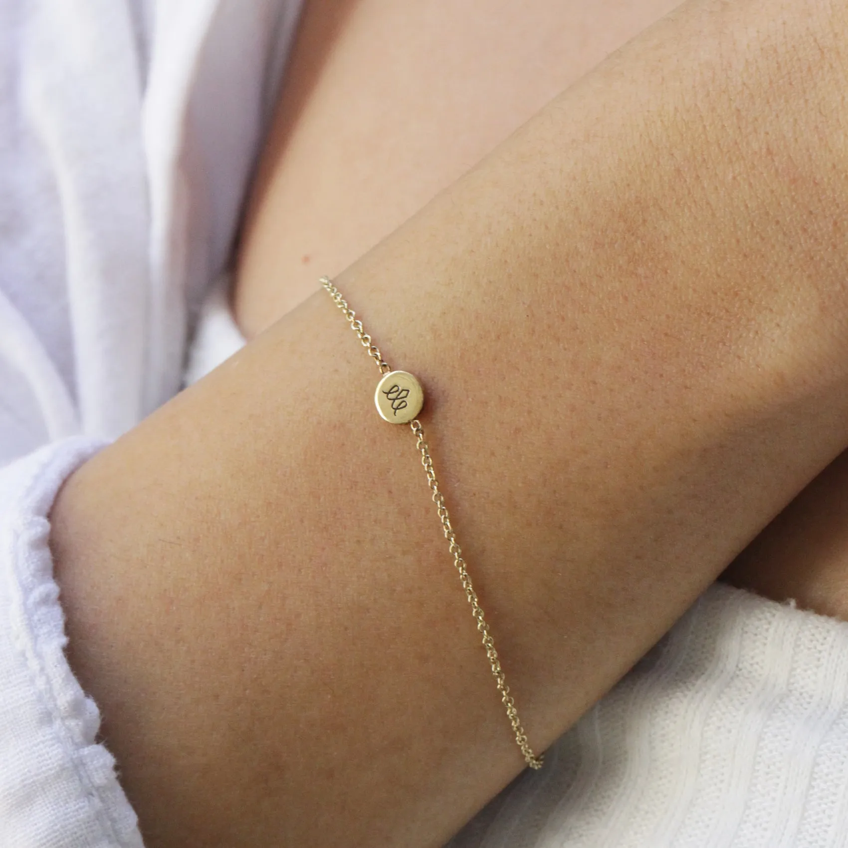 Round Crown element gold chain bracelet
