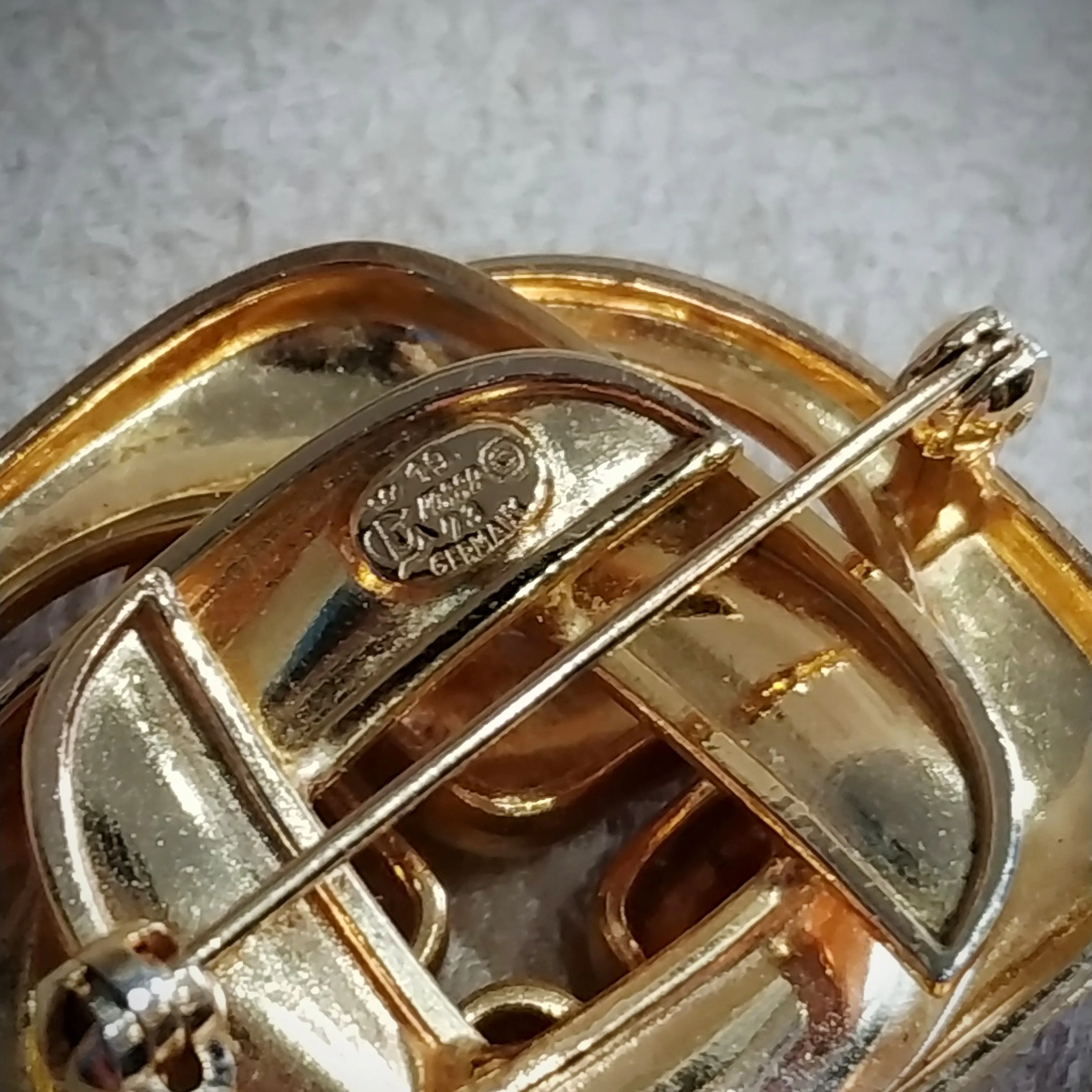 Swirly Fluid design Golden Vintage Brooch by Grosse Germany 1973