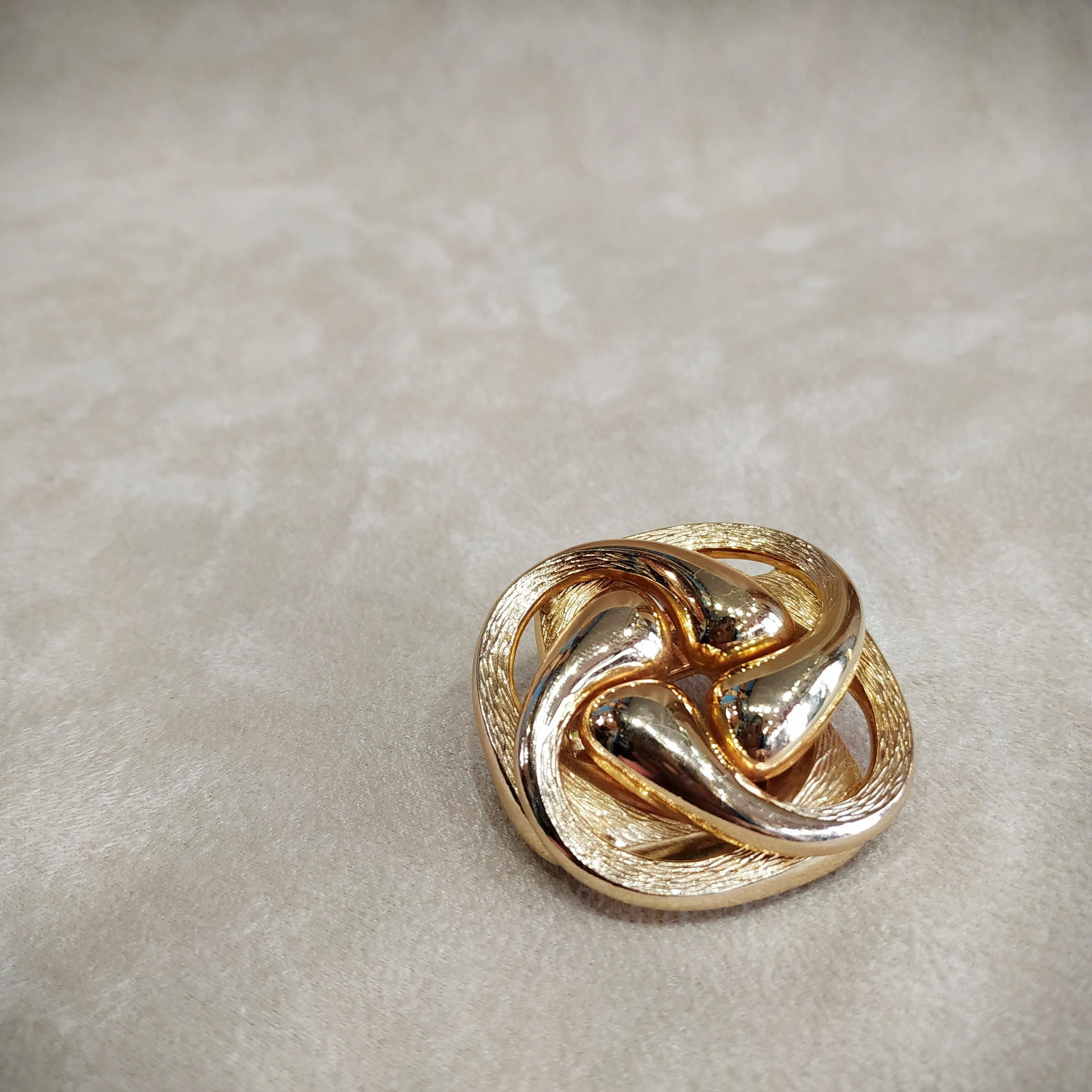 Swirly Fluid design Golden Vintage Brooch by Grosse Germany 1973