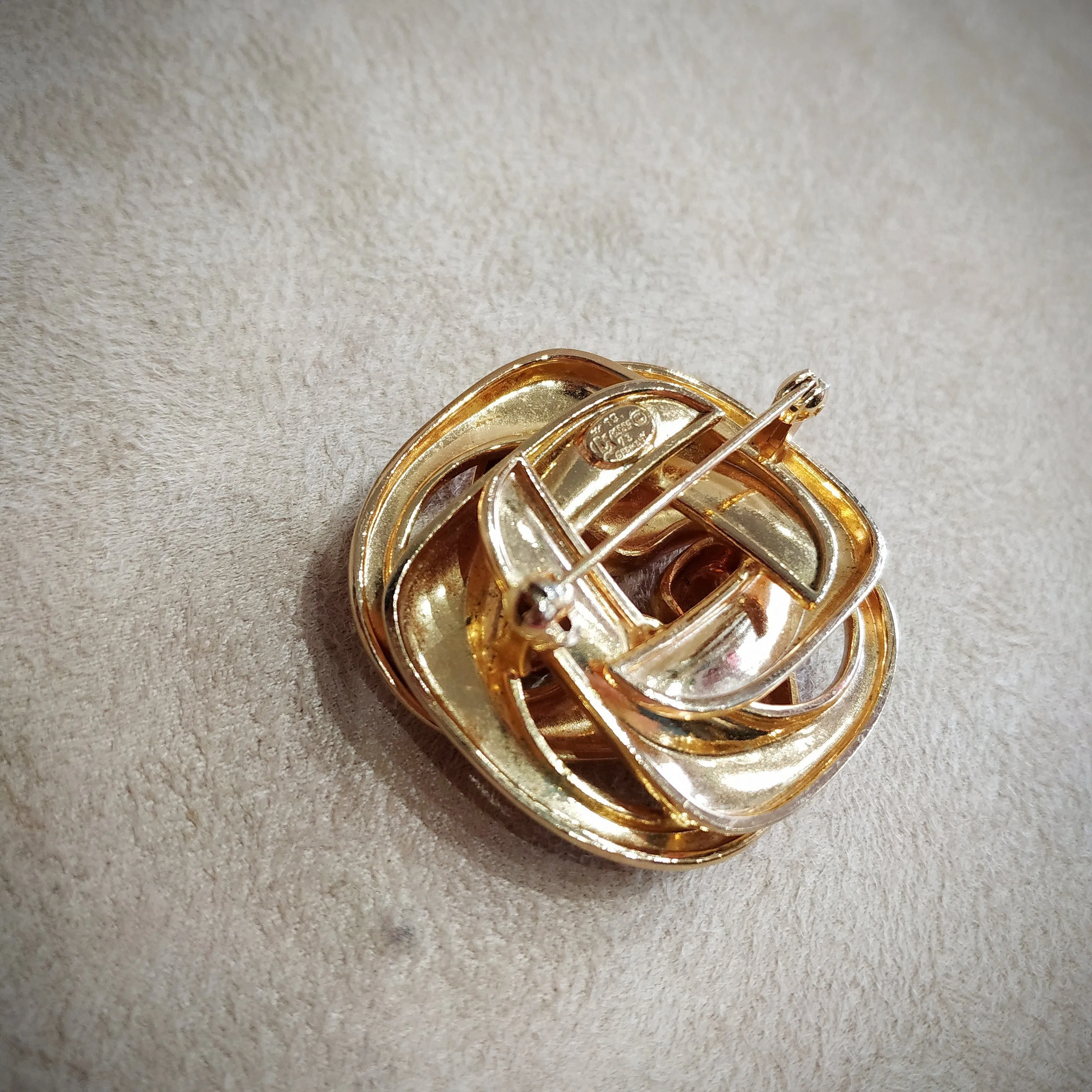 Swirly Fluid design Golden Vintage Brooch by Grosse Germany 1973