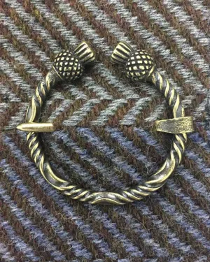 Thistle Brooch - Medium