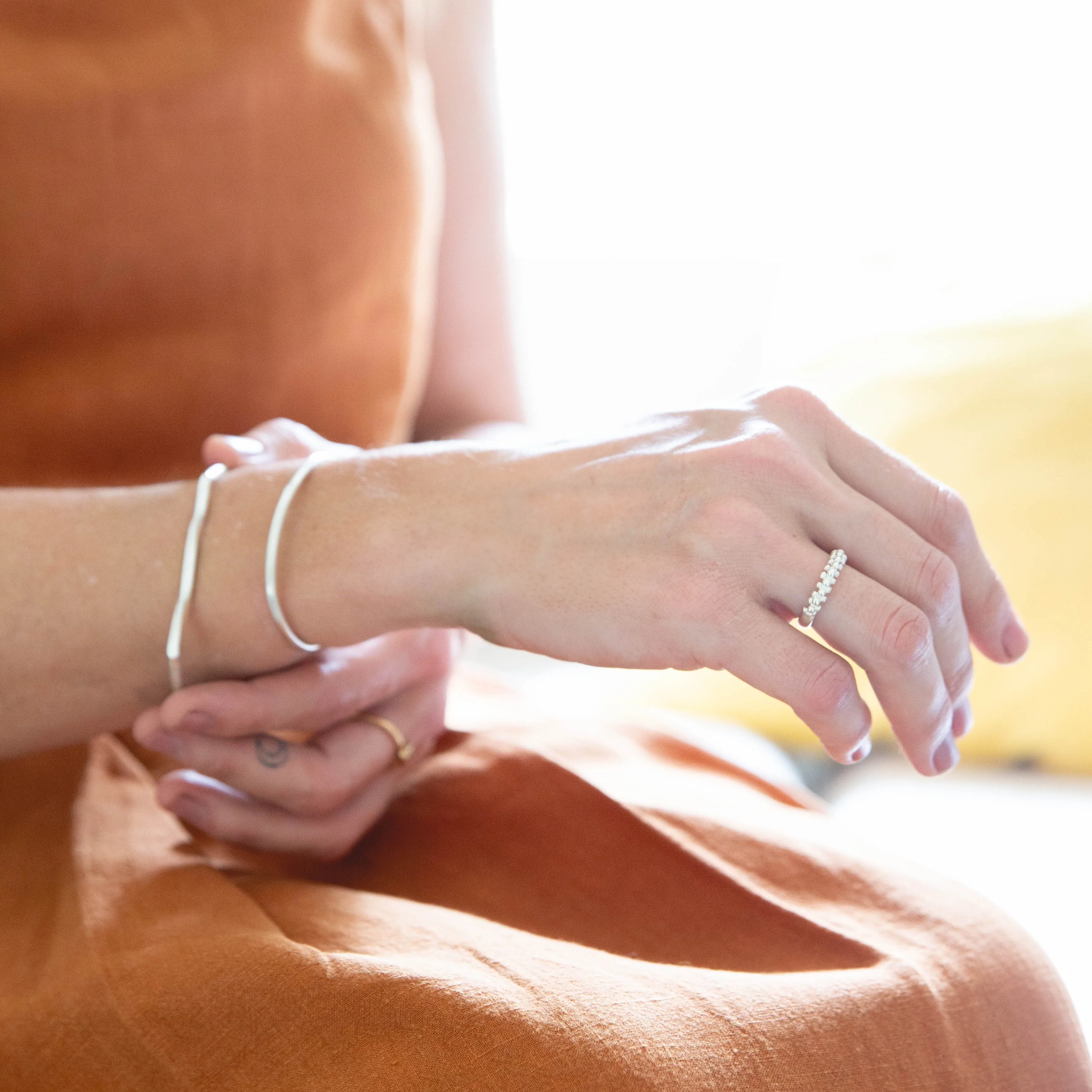Twist top sterling silver bangle