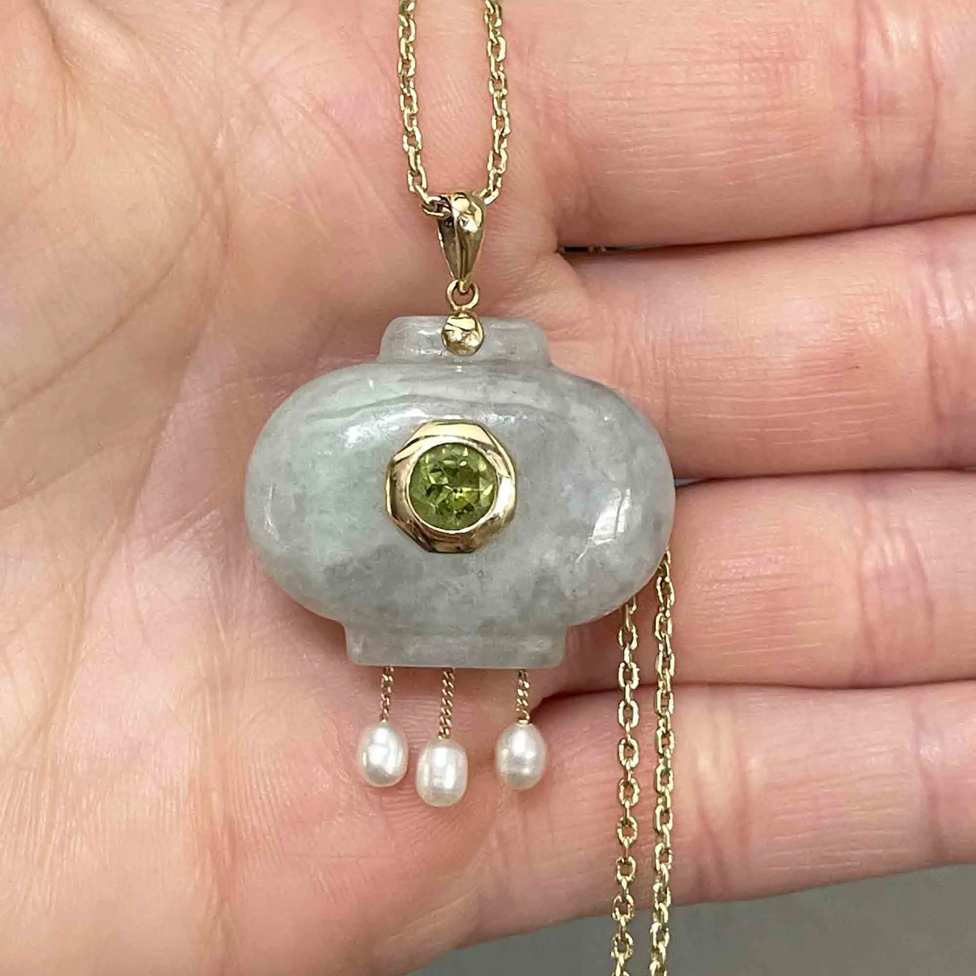 Vintage 14K Gold Carved Jade Peridot Pearl Pendant Necklace