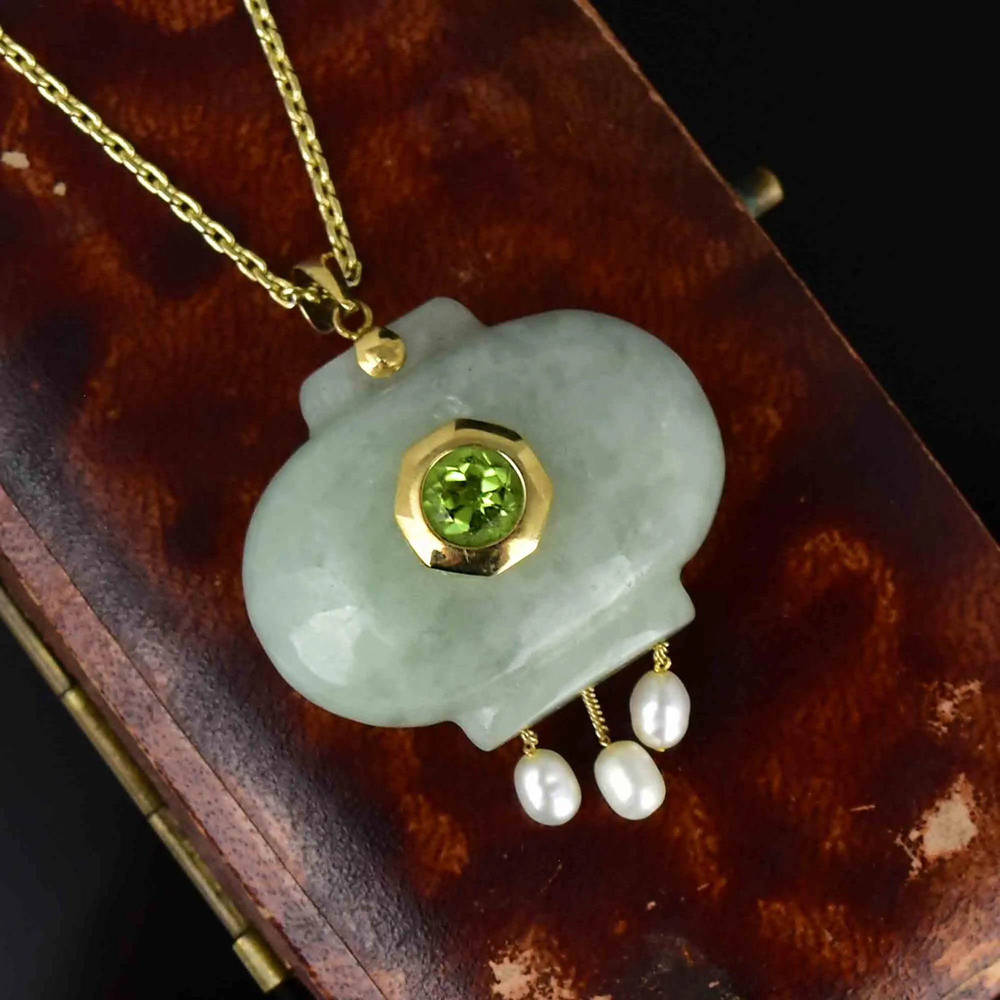 Vintage 14K Gold Carved Jade Peridot Pearl Pendant Necklace