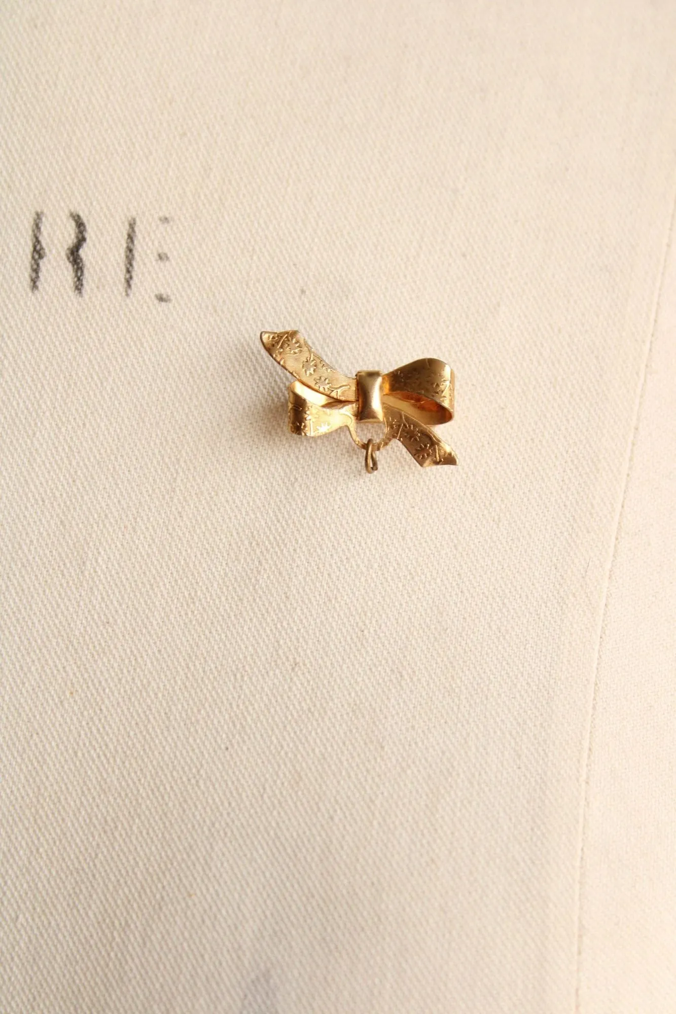 Vintage Gold Tone Bow Brooch