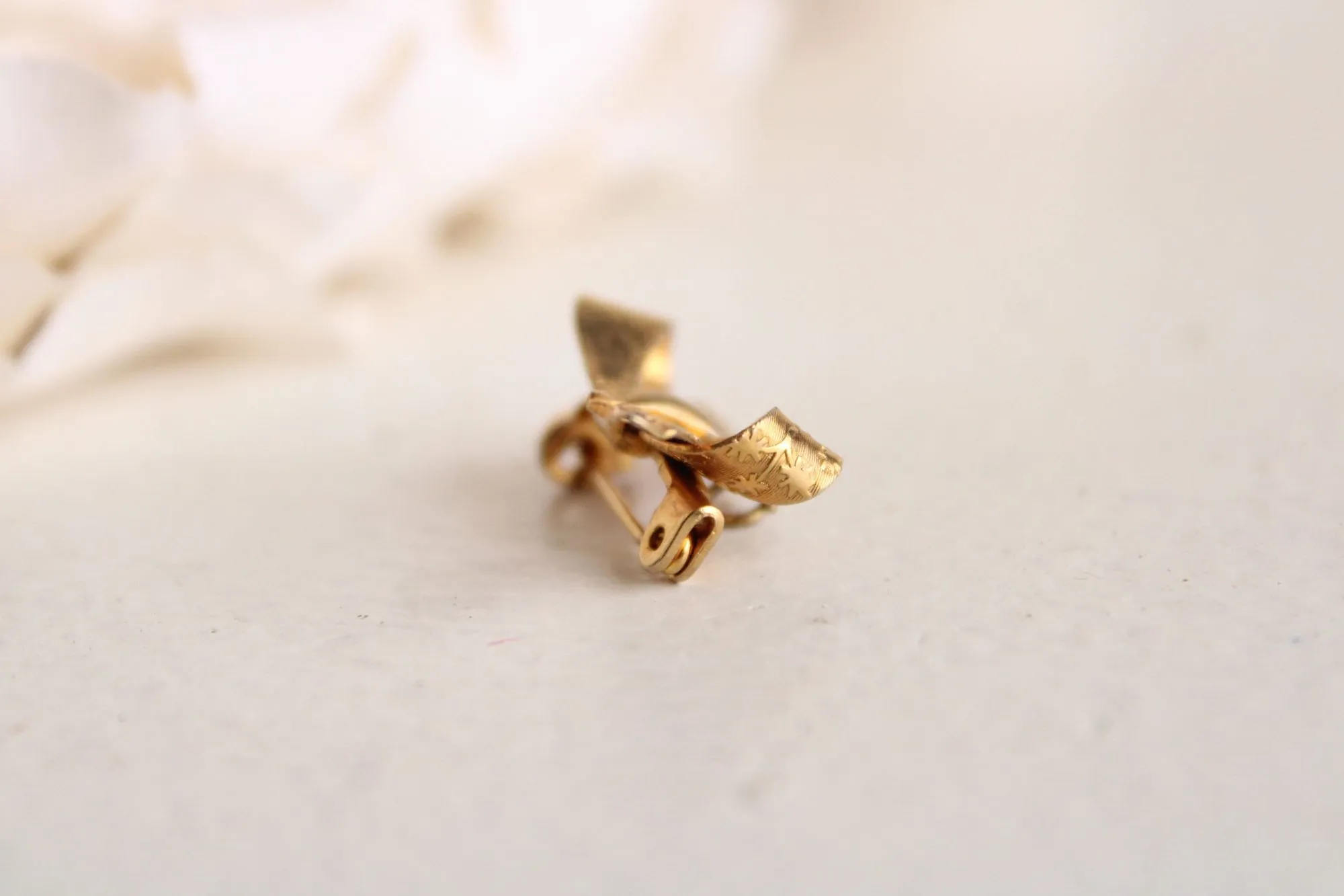 Vintage Gold Tone Bow Brooch