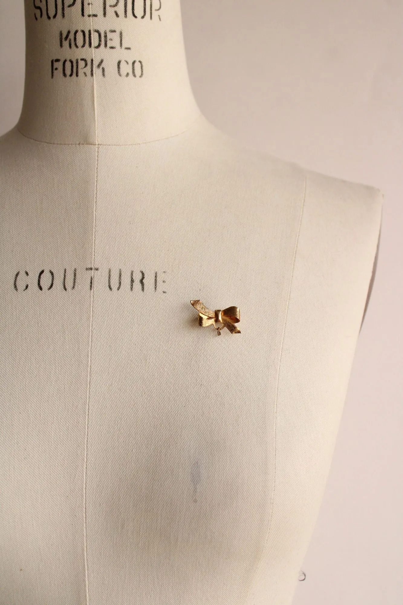 Vintage Gold Tone Bow Brooch