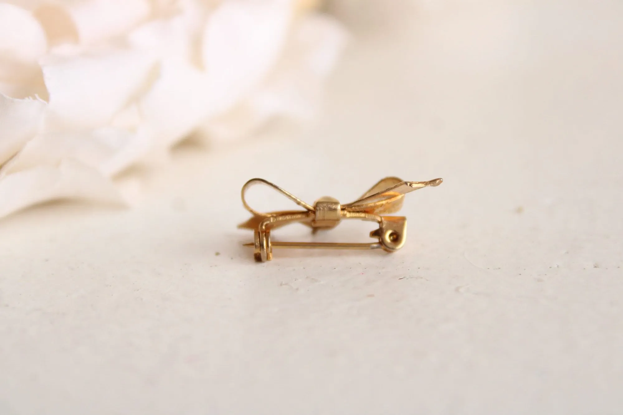 Vintage Gold Tone Bow Brooch