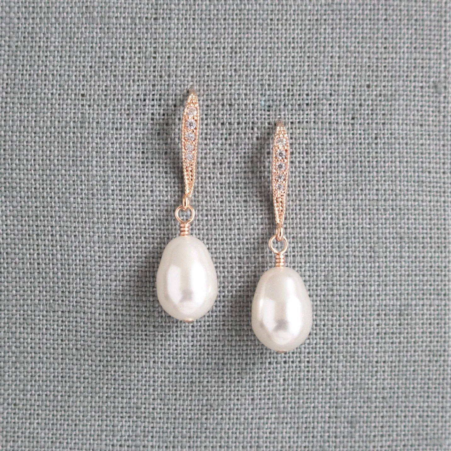 White Pear Pearl & Rose Gold Necklace
