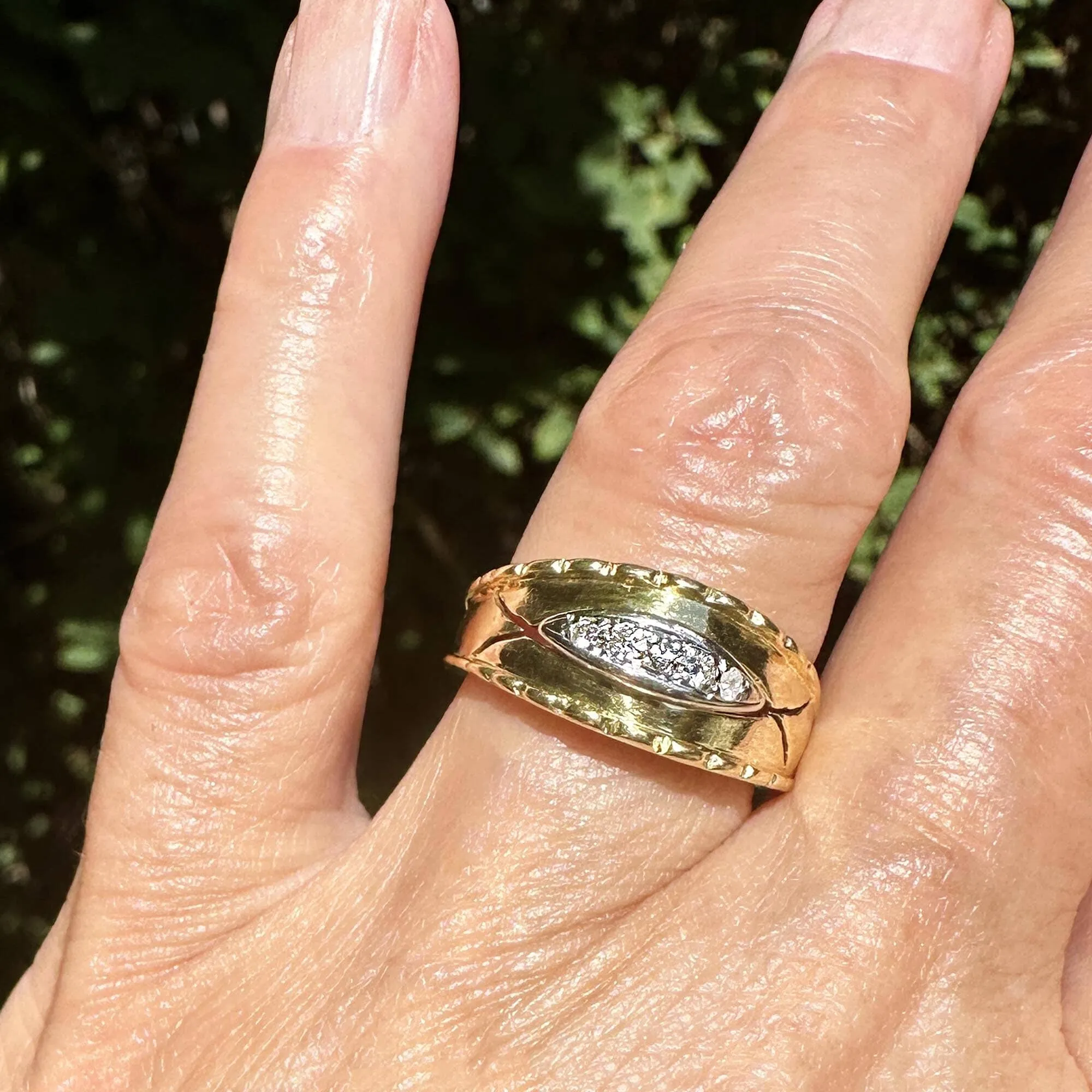 Wide 18K Gold Scallop Edge Diamond Five Stone Ring Band