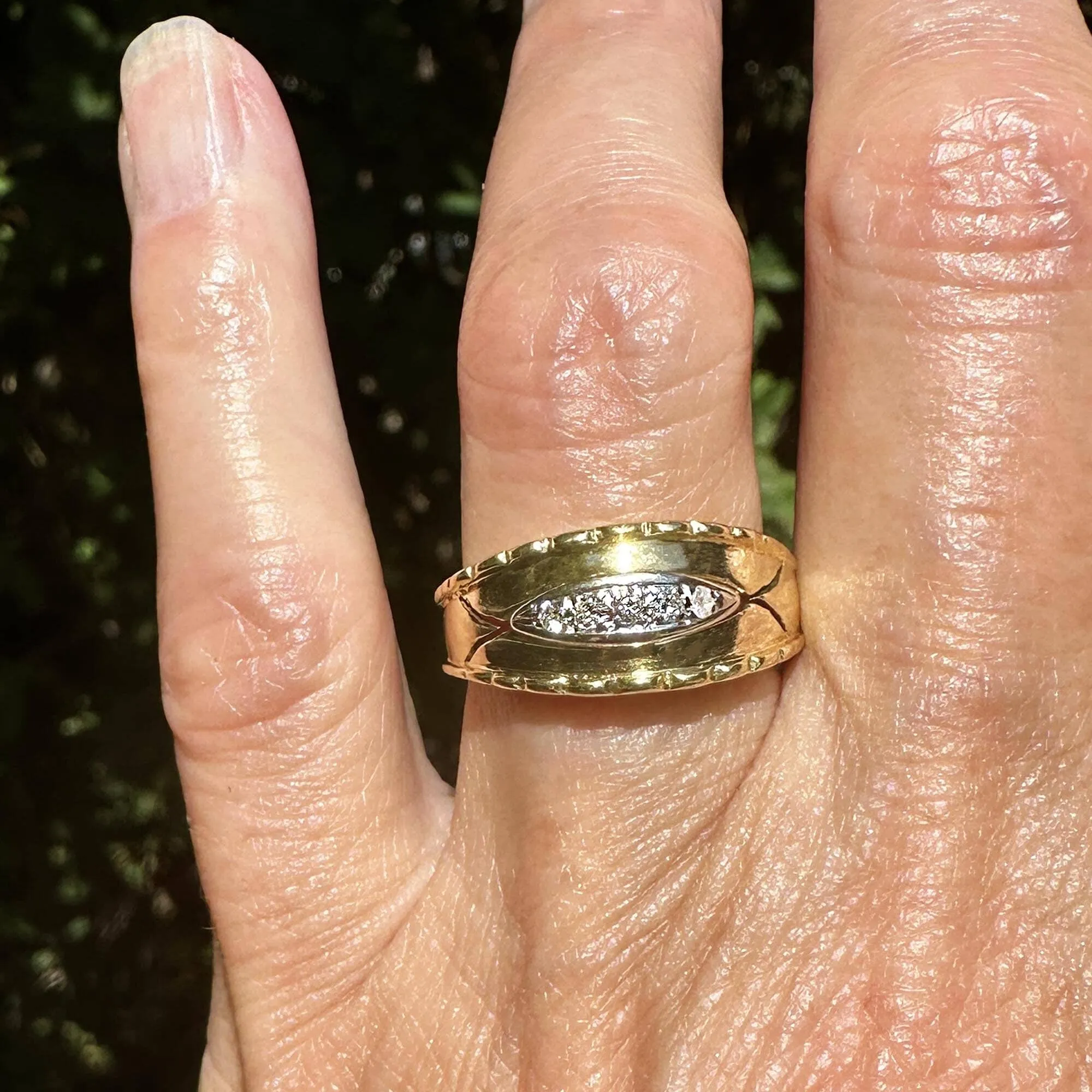 Wide 18K Gold Scallop Edge Diamond Five Stone Ring Band